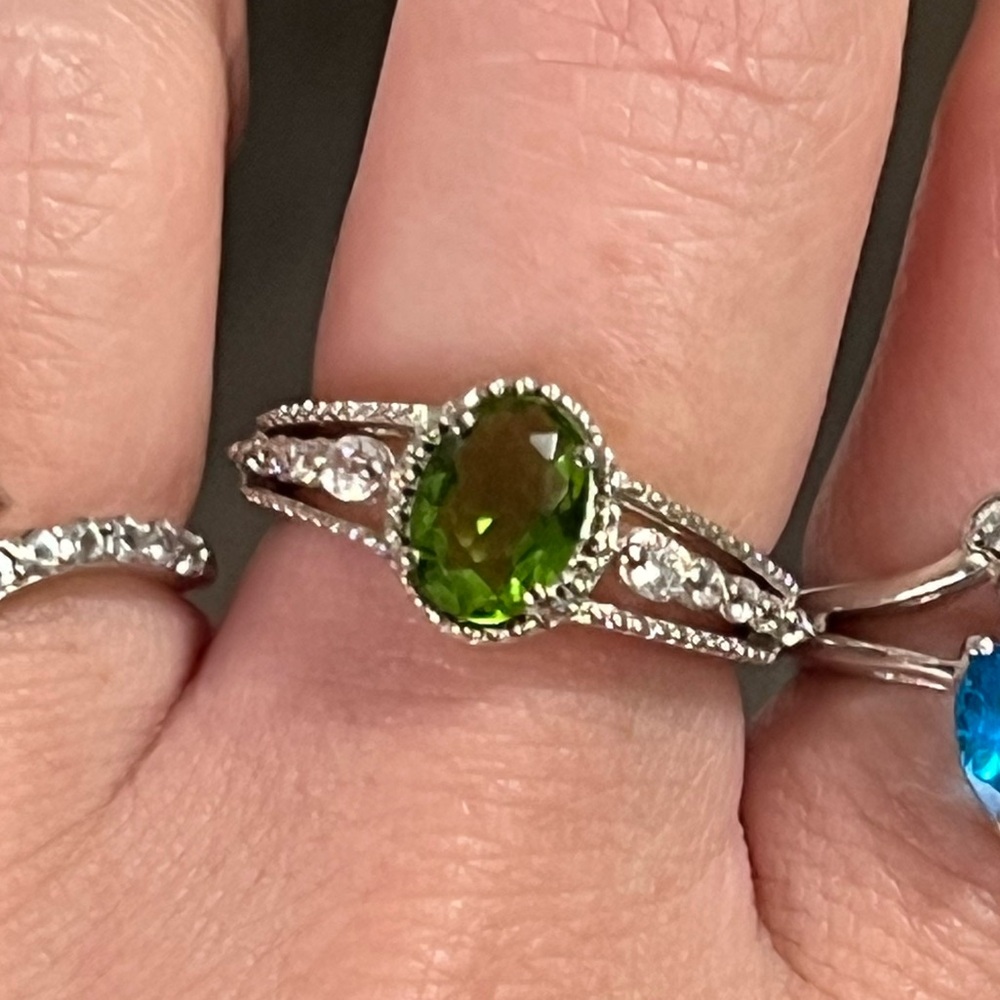 Sterling Silver natural peridot Gemstone and diamonds Ring 6.5